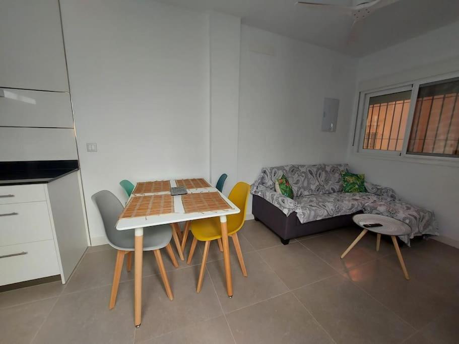 Casa De La Abuela Apartment Malaga Luaran gambar